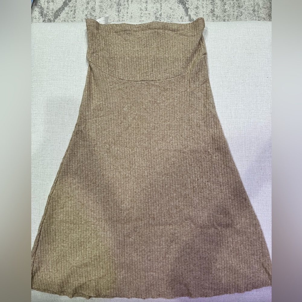 Maternity knit skirt (with maternity dresses as gifts)
